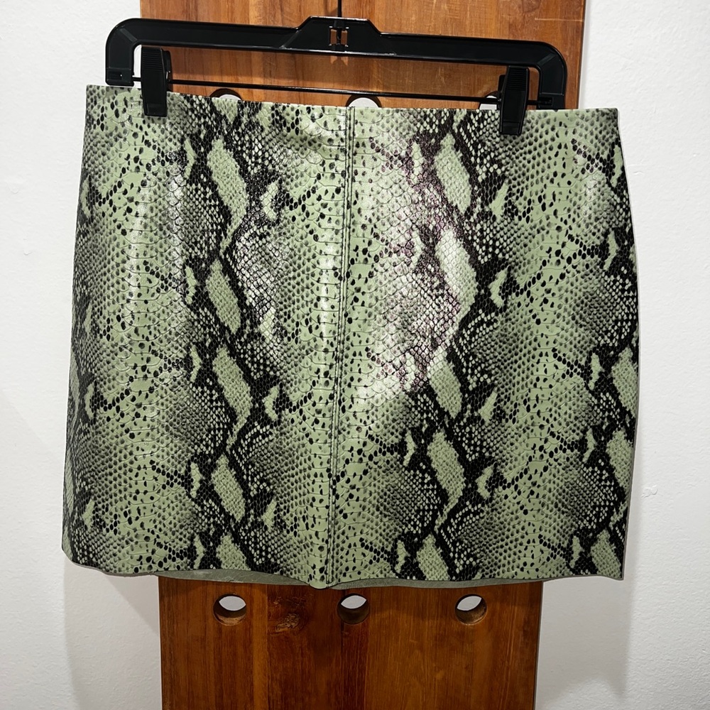 Alice + Olivia Leather Snake Embossed Mini Skirt - Picture 4 of 11
